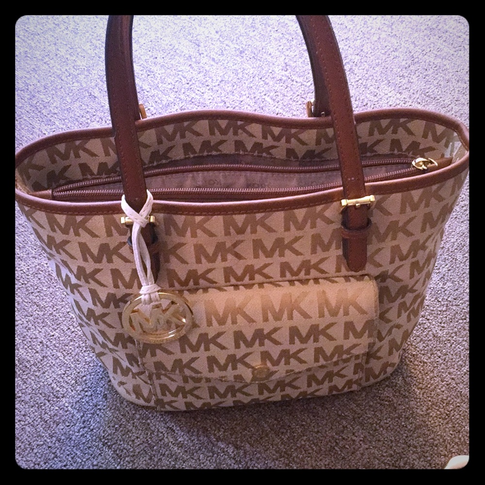 Michael kors satchel purse